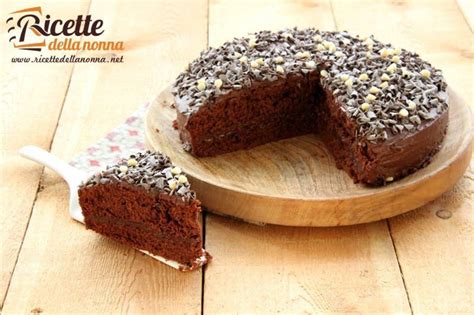 Utilizzare la crusca d'avena e imbottire le torte di crema o ricoprire le pizze di alimenti grassi non è un'idea utile per perdere peso. Torta Nutellotta | Ricette della Nonna