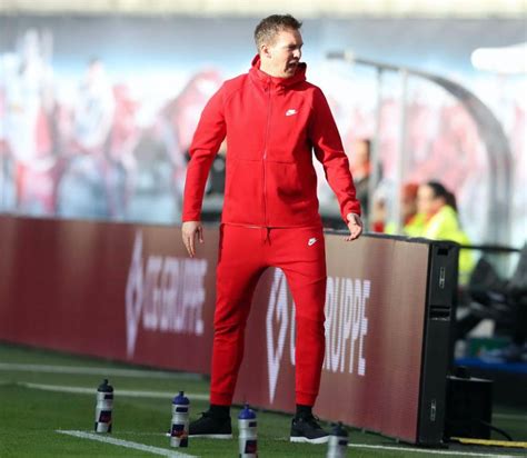 Dabei wurde auch das outfit des trainers. Nagelsmann è il primo allenatore sponsorizzato da Nike ...