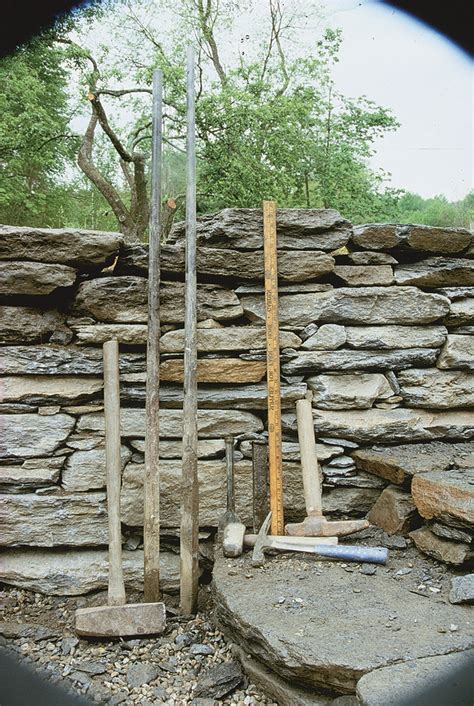 Here are some simple tips on how to build a stone wall. Build a Dry-Stacked Stone Retaining Wall - FineGardening
