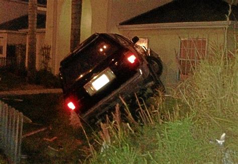 Suspected Drunk Driver Crashes Suv Into Long Beach House Press Telegram