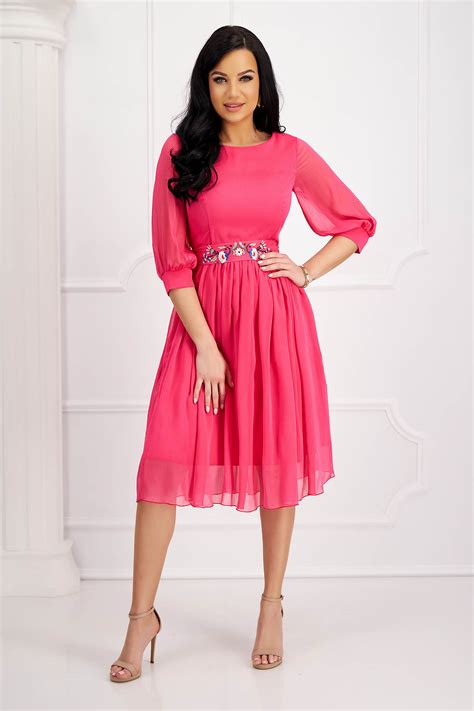 Fuchsia Midi Dress made of airy material with floral embroidery crafted