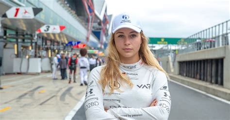 Jun 11, 2021 · sophia flörsch (20) bekommt verstärkung in der dtm. Formula 3, la guida di Sophia Floersch al simulatore - EsportsMag