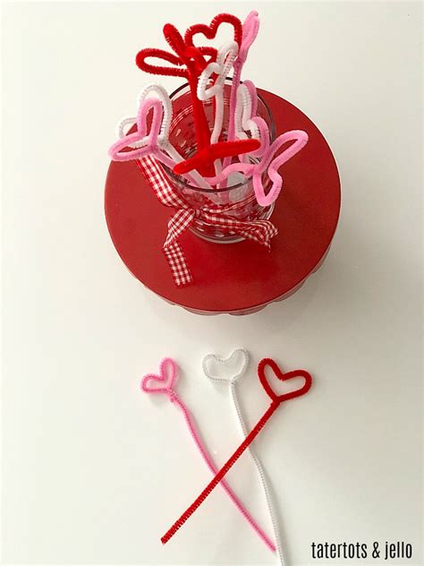 2 Simple Valentines Day Pipe Cleaner Heart Centerpiece