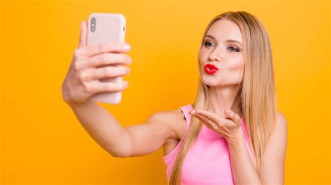Selfies Machen Alt Falten Durch Duckface Und Kussmund BILDplus