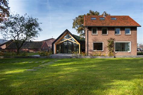 Old Farmhouse Gets An Uplifting Renovation And Extension