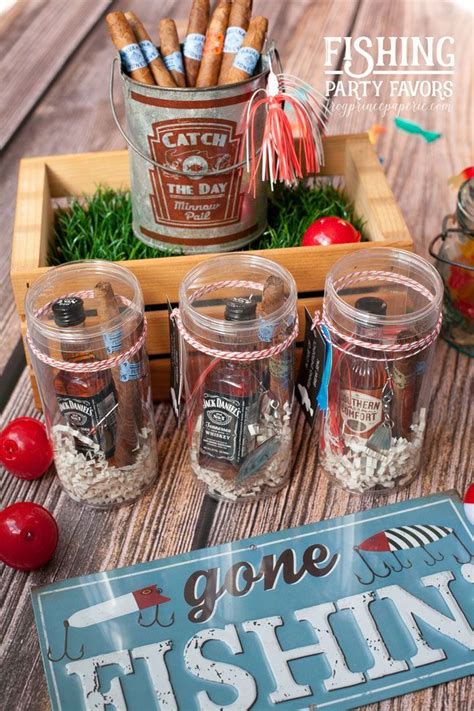 Use a toilet paper roll, fill it with candy, and cover it with patriotic tissue paper! A "fishing emergency kit" that is perfect for groomsmen ...