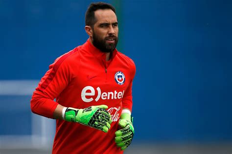 Claudio andrés bravo muñoz (spanish pronunciation: Claudio Bravo es el nuevo fichaje de Colo Colo - La Roja ...