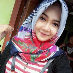 Seharian ini aku hanya menonton tv setelah semua pekerjaan rumah kuselesaikan, dari menyapu, mengepel. Karena ada satu keyakinan yg membuat seseorang mampu bertahan 🌻🌻🌻 | Kecantikan, Gadis cantik ...