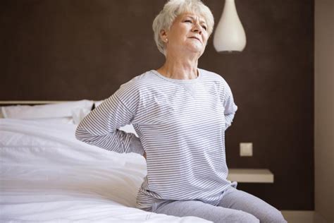 10 Signs And Symptoms Of Osteoporosis Rm Healthy