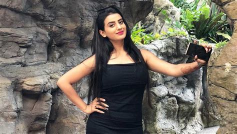 Bigg Boss Ott Bhojpuri Actress Singer Akshara Singh Approached By The Makers Of The Show Apnetv