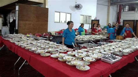Rayakan Cap Go Meh, Kelenteng Eng An Kiong Bagikan 3000 ...