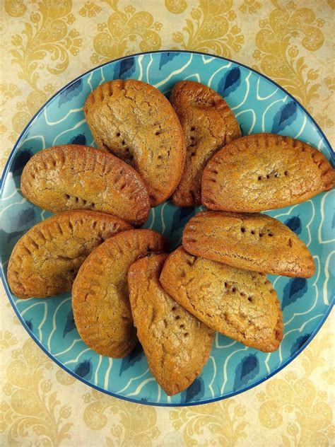 I've been making this recipe since we were newlyweds and it's a classic for a reason. Being A Bear: 12 Days of Cookies( + Raisin-Filled Ginger Crisps )