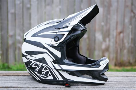 Review Troy Lee Designs D4 Carbon Helmet Is A Worthy Successor Pinkbike