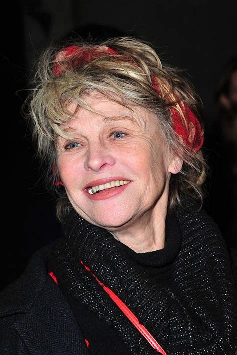 Julie Christie Looks At Some Pictures Julie Christie Ageless Beauty