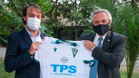 Cuenta oficial del club de deportes santiago wanderers de valparaíso. Alcalde de Valparaíso le regaló una camiseta de Santiago ...