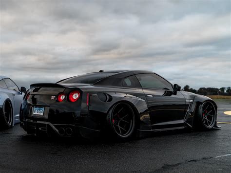 Badass blacked out nissan gtr