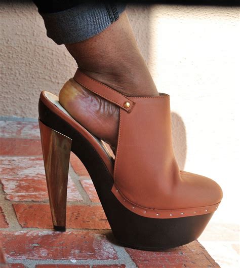 messeca madison clogs clog heels heels fashion shoes