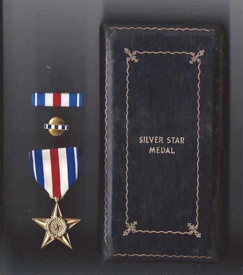 Wwii Ww2 Us Silver Star Military Award Medal In Vintage Case With