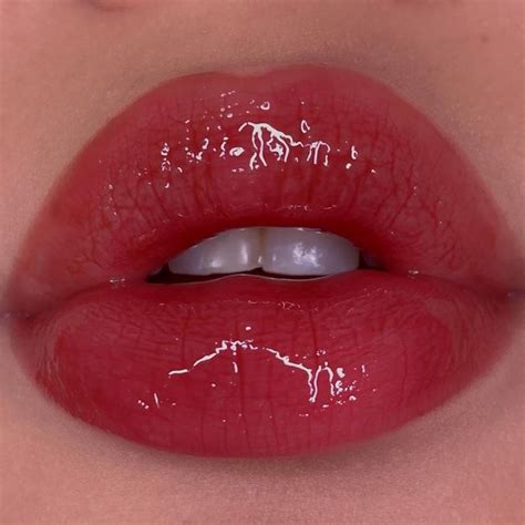 Pin By Viviana On Arte In Aesthetic Makeup Lips Glossy Lips