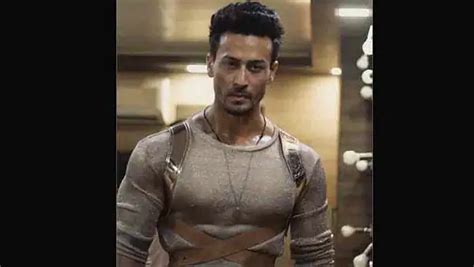 Tiger Shroff Shares The Perfect Build Up For Baaghi As He Takes Fans