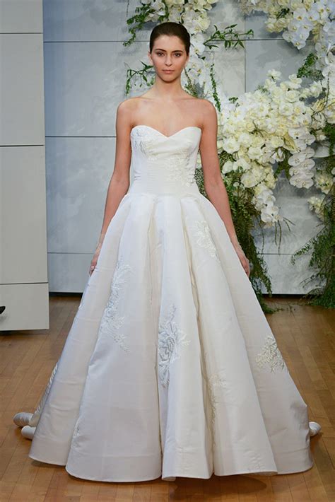 Monique Lhuillier Wedding Dresses 2018 Bridal Show Chic And Stylish