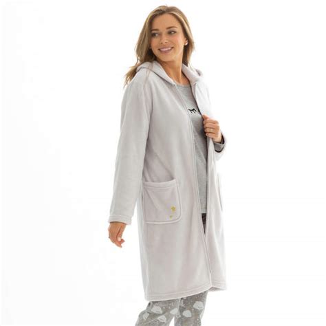 Une robe de chambre à fermeture zippée, poches côté, broderie poitrine. Robe de chambre Bonne nuit | Françoise Saget