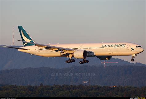 B Kpm Cathay Pacific Boeing 777 300er At Zurich Photo Id 760985