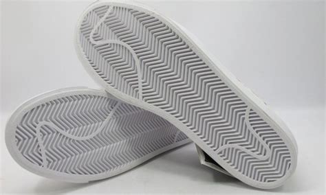 After a bit of downtime from hiroshi fujiwara's fragment design, the japanese godfather of streetwear looks to be in the works with supreme and nike on nike represents a brand that has had a strong relationship respectively with fragment design and supreme, yet the three coming together. 重出江湖？藤原浩曝光 fragment design x Supreme x Nike Air Zoom All ...