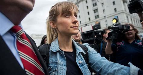 Smallville Actress Allison Mack Granted Bail On 5 Million In Sex Trafficking Case Meaww