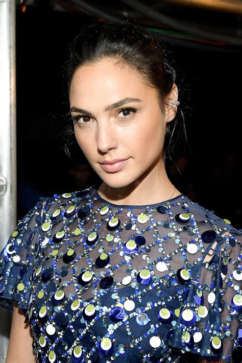 Gal Gadot Hairstyles And Makeup Celebrity Beauty Wonder Woman Glamour Uk