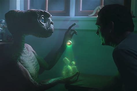 Watch Et And The Grown Up Elliott Reunite In A New Commercial