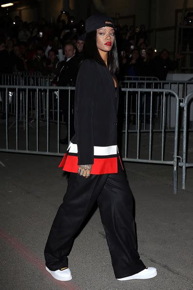 Rihanna Works Paris Fashion Week See Her Best Looks The Style News