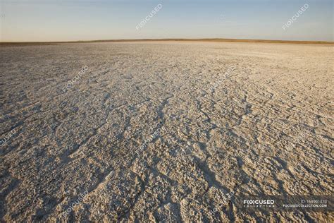 Dry Ground Reaching Into Horizon — Backgr Dayilight Stock Photo