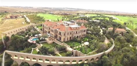 Watch An Inside Look At Douw Steyns Strikingly Beautiful R250m Home