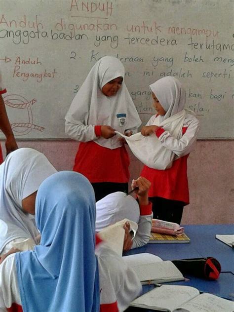 Persatuan bulan sabit merah malaysia (bsmm) adalah satu pertubuhan bukan untung yang ditubuhkan pada tahun 1948. PERSATUAN BULAN SABIT MERAH SKPTLDM: Aktiviti PBSM: Teori ...