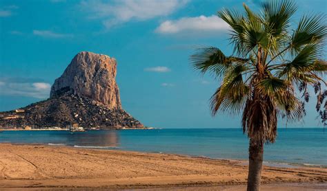 Bei diesen gastgeberinnen sind du und dein hund zu 100% willkommen. Camping am Meer: Die schönsten Strände Spaniens | Campstar ...