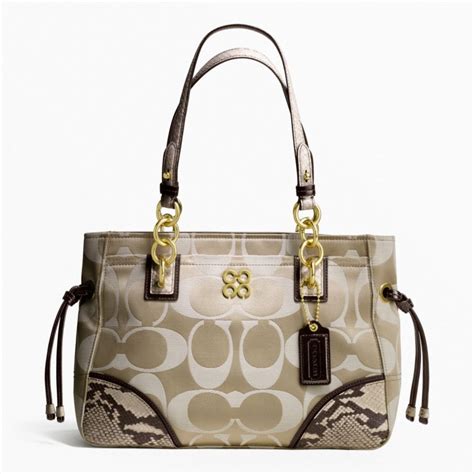 Coach Handbags Outlet 2014 Collection for Girls