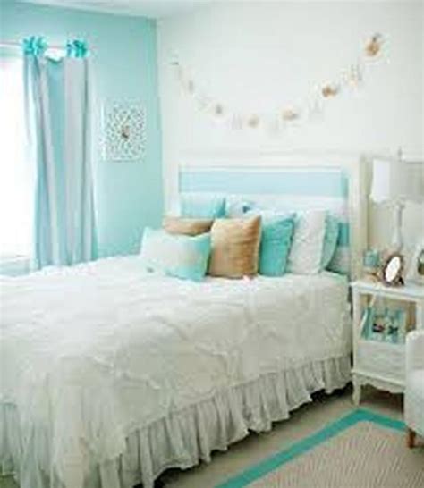 Finding or buying accessories and creating a beachy atmosphere will help to create a room that even better reflects the beach. 40+ Cool And Elegant Beach Themed Bedroom Decoration Ideas ...