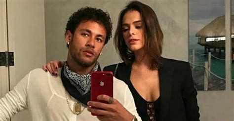 Neymar E Bruna Marquezine Após Fim Do Namoro Têm Conversa íntima Em Festa Veja O Vídeo Tv Foco