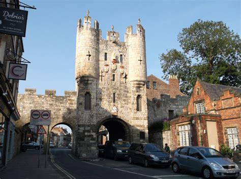 Top 10 medieval towns you can still visit in 2017!