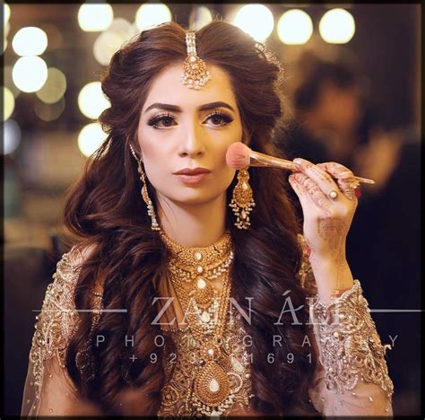 Wedding hairstyles for loose hair: Latest Pakistani Bridal Hairstyles 2020 for Mehndi, Barat ...