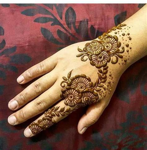 Pin By Sha On Mehendi Designs Henna Hand Tattoo Simple Henna Mehndi