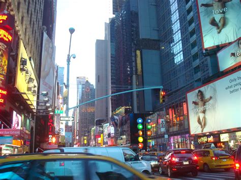 Find movies near you, view show times, watch movie trailers and buy movie tickets. Nova Iorque:compras em Madison Avenue, 57th Street e Times ...