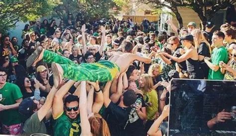 College Students Reveal Their Craziest Drunk Party Moments