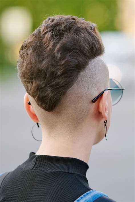 Discover New Looks With Mohawk Haircut For Trendy Styles Mohawk Haircut Hair Cuts Mohawk