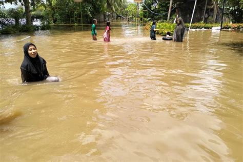Foto Sintang Kalbar Kembali Banjir Geobag Yang Dibangun Kementerian PUPR Dinilai Tak Efektif