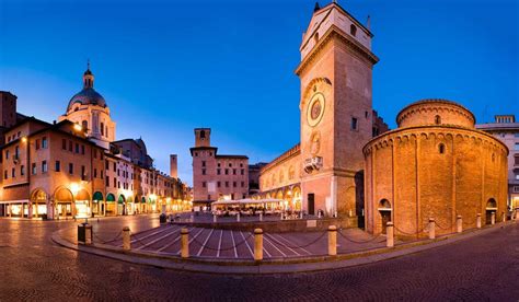 Torre Dellorologio Di Mantova Lombardia Mantova
