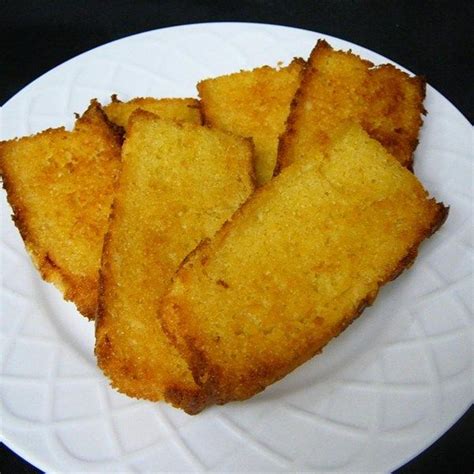 This flavorful cornbread is almost like a side dish with ample green herbs, lots of texture and sweetness from the corn pieces. Uses For Leftover Cornbread / Use leftover cornbread to make a savory sausage cornbread ... / I ...