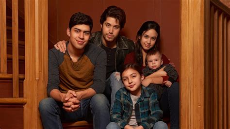 Party Of Five 2020 A Reboot That Justifies Its Existence Amy Lippman