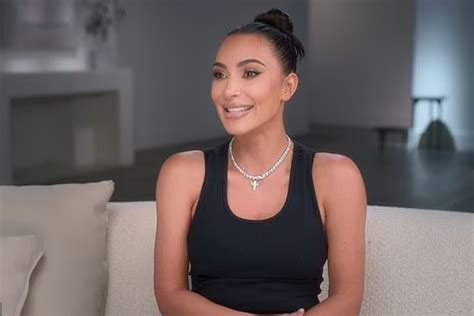 Kim Kardashians Wardrobe Malfunction Leaves Her Butt Hanging Out Marca